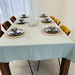 Climatisée Avec Piscine Partagée , Terrasse Et Parking Hébergement de vacances *