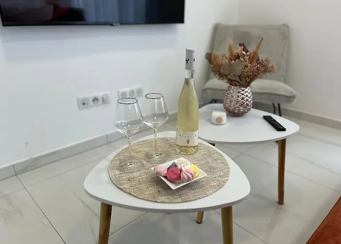 Climatisee Avec Piscine Partagee , Terrasse Et Parking Holiday home