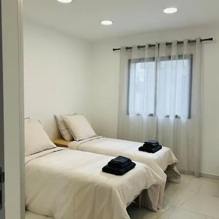 Climatisee Avec Piscine Partagee , Terrasse Et Parking Semesterbostad