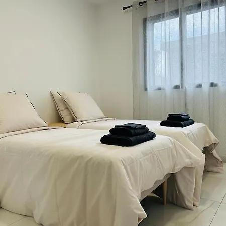 Climatisee Avec Piscine Partagee , Terrasse Et Parking