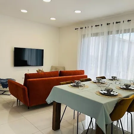 Climatisee Avec Piscine Partagee , Terrasse Et Parking *