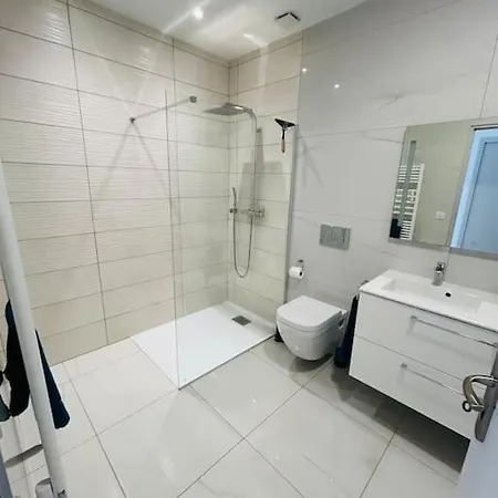 Climatisee Avec Piscine Partagee , Terrasse Et Parking Holiday home *