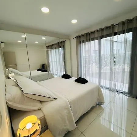 Climatisee Avec Piscine Partagee , Terrasse Et Parking *