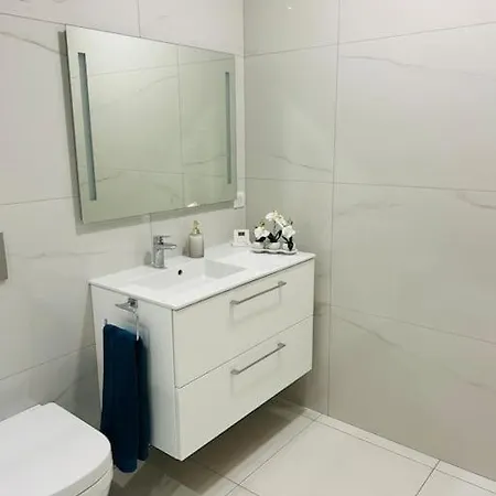 Climatisee Avec Piscine Partagee , Terrasse Et Parking *