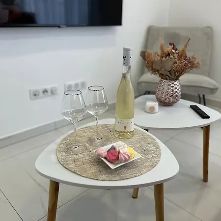 Climatisée Avec Piscine Partagée , Terrasse Et Parking Casa vacanze