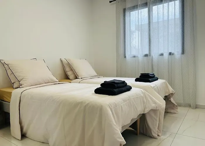 Climatisee Avec Piscine Partagee , Terrasse Et Parking