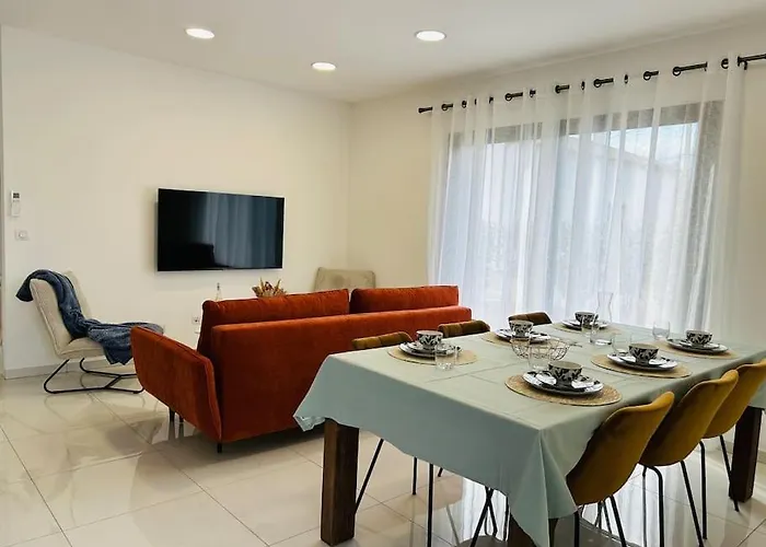 Climatisee Avec Piscine Partagee , Terrasse Et Parking *