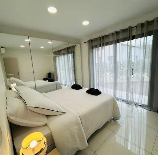 Climatisee Avec Piscine Partagee , Terrasse Et Parking *