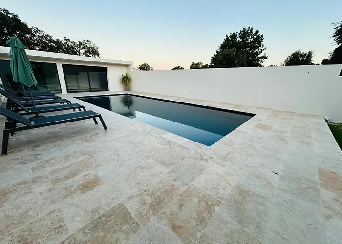 Climatisee Avec Piscine Partagee , Terrasse Et Parking